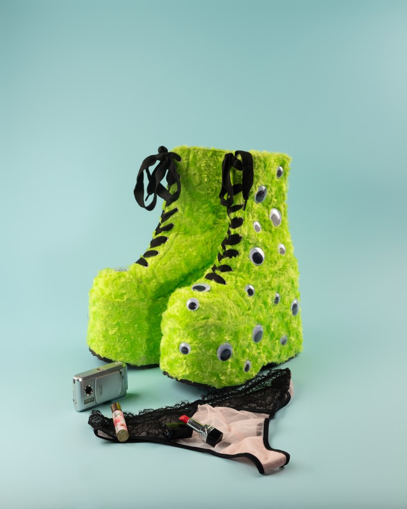 What's in my bag by Hannah Wolf